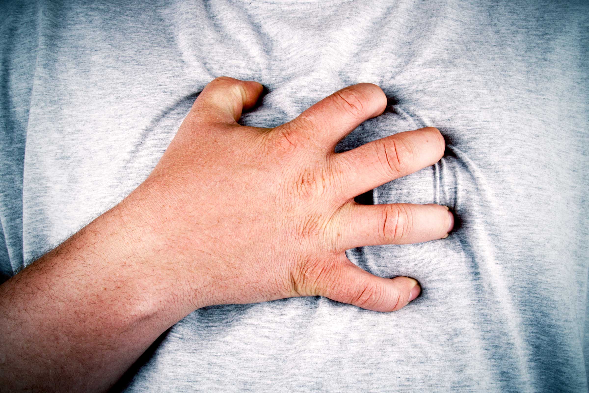 7 things you should never do when someone is having a heart attack