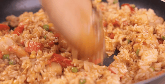 Mengidam Nasi Goreng Tom Yam? Cuba Resipi 10-Minit Ini!