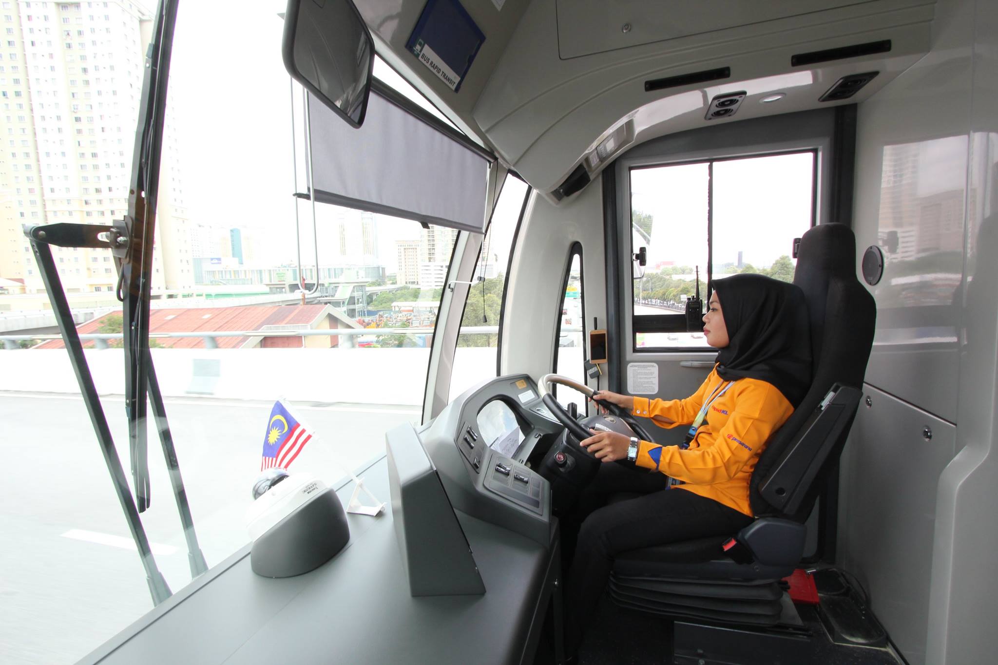 28 Year Old Puan Tuty Sofia Is Malaysia S First Female Brt Captain