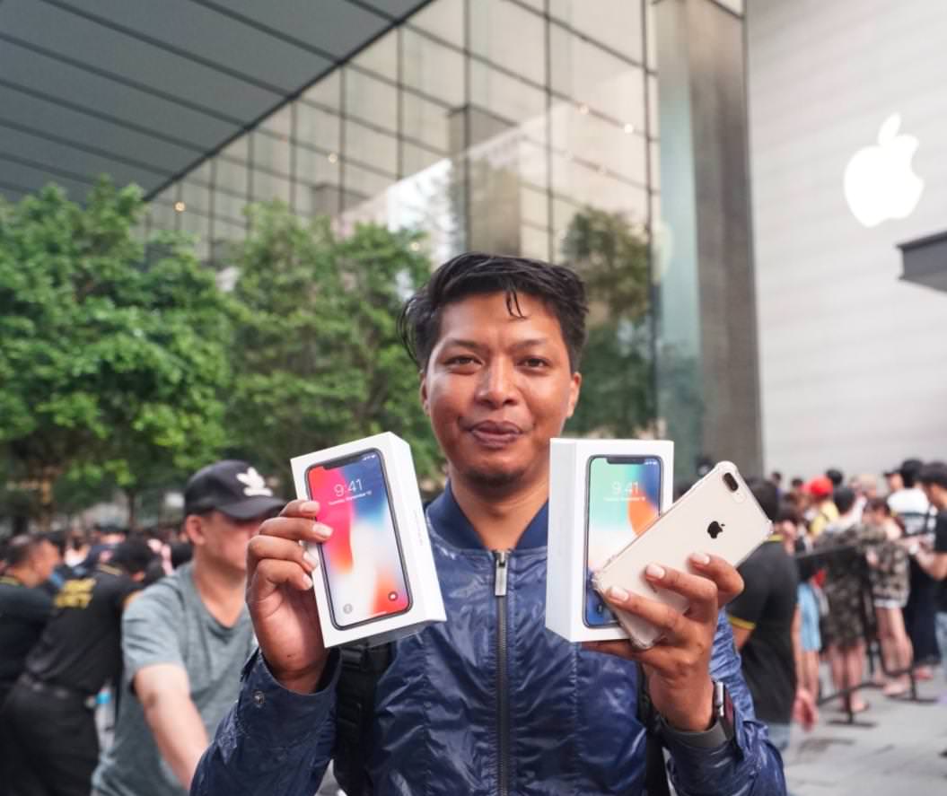 Владелец 11 айфона. Malaysian Apple.