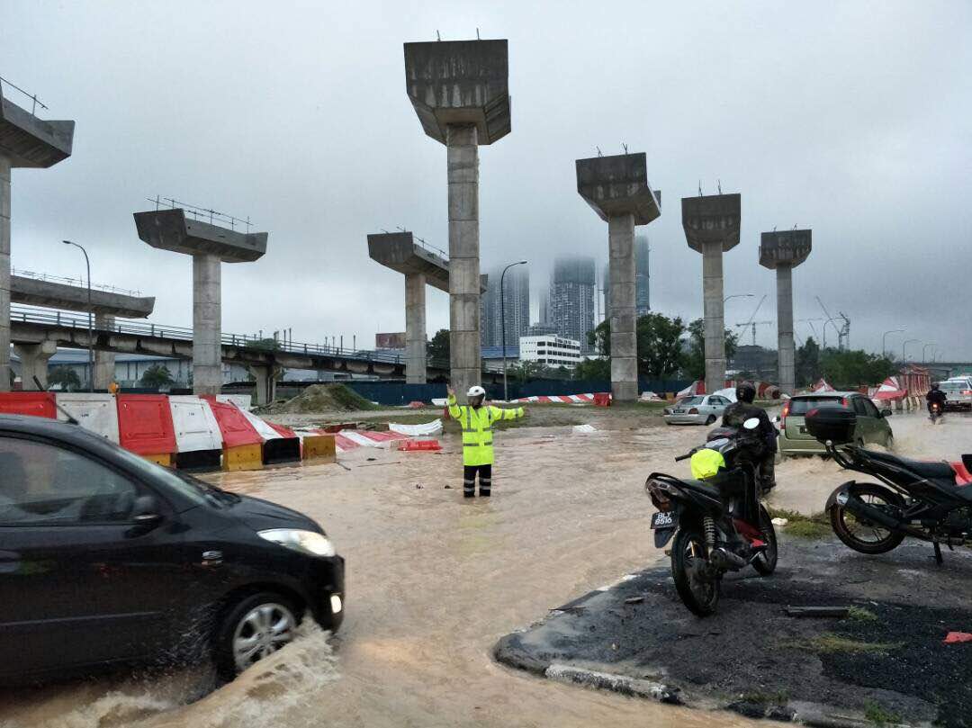 [PHOTOS] Parts Of Selangor Hit By Severe Flash Floods After
