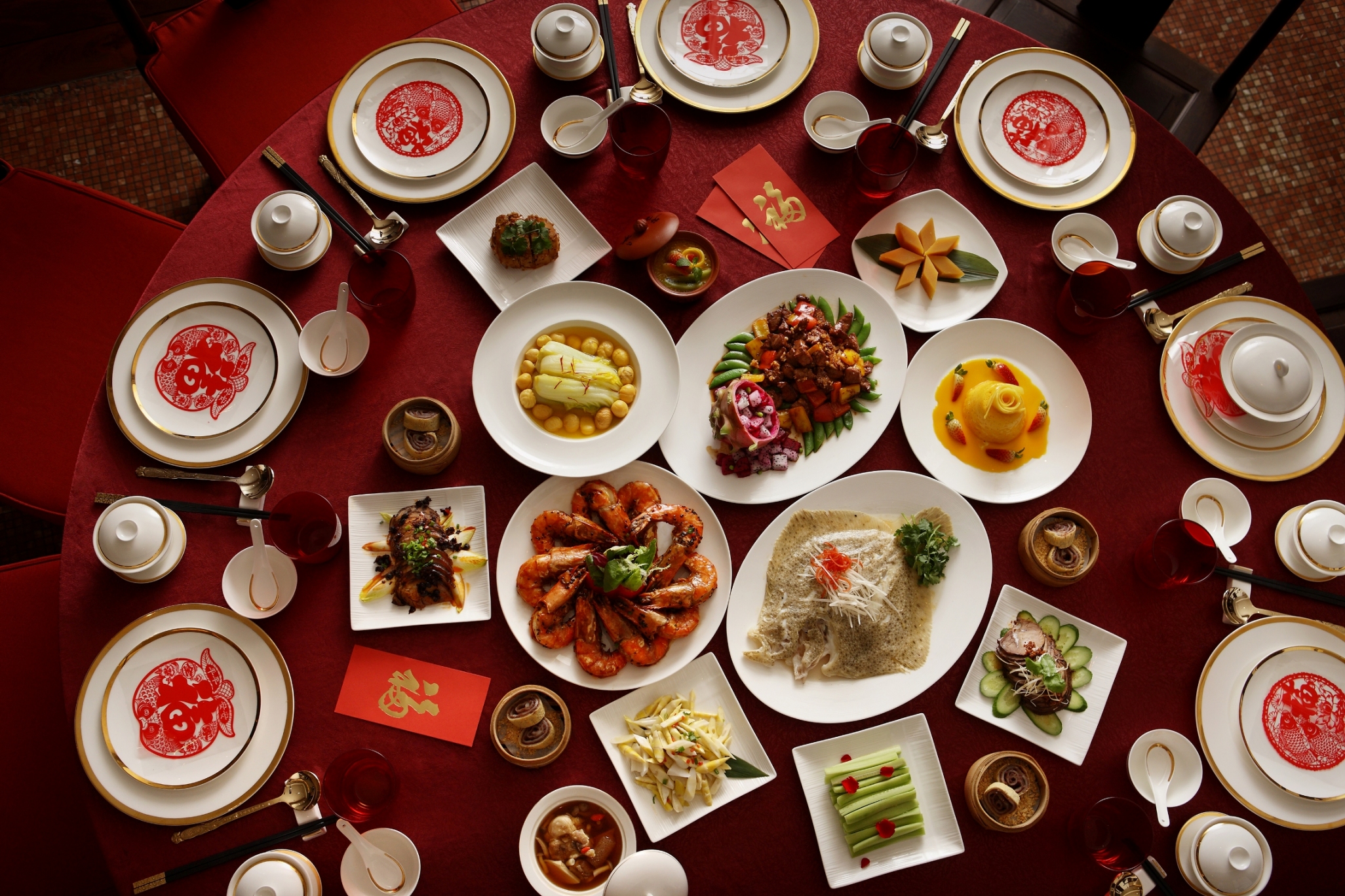 Китайский ужин. Китайская сервировка стола. Сервировка стола в китайском стиле. Сервировка в китайском ресторане. Китайский стол с едой.
