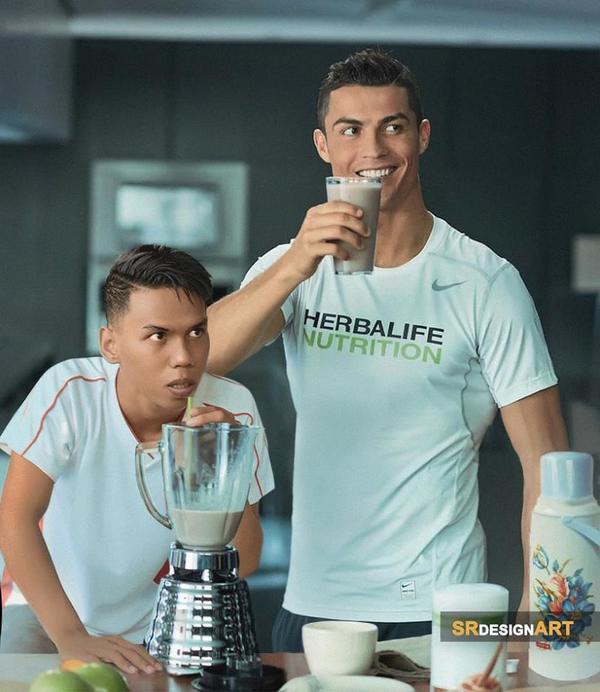 Here he is enjoying a nice protein shake from a blender with footballer Cristiano Ronaldo.