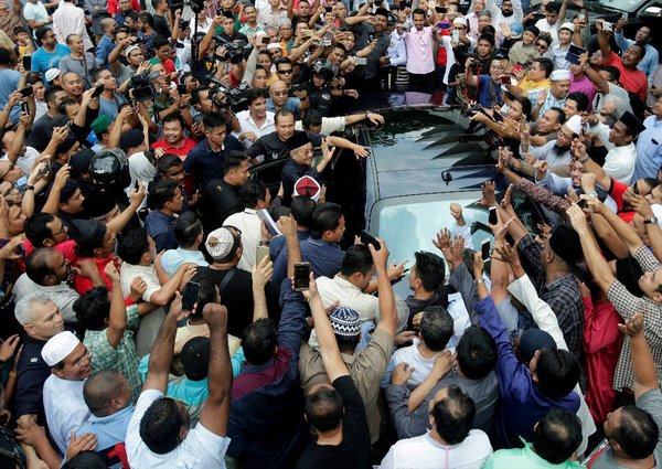 Tun Dr Mahathir surrounded by a huge crowd which had gathered to greet him at the National Mosque.