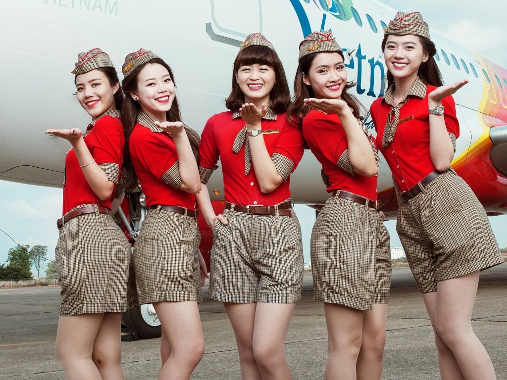Сайт vietjet air. Vietjet Air стюардессы. Вьетнамская авиакомпания Vietjet. Vietjet Air форма стюардесс. Форма Thai Vietjet Air.