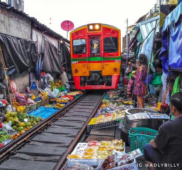 Maeklong Railway Market