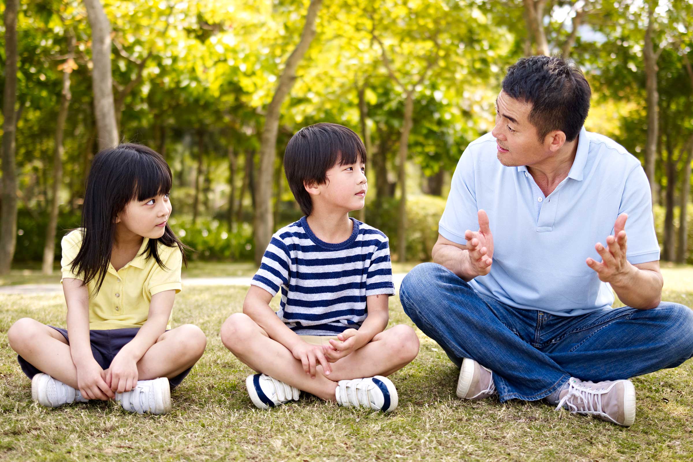 Японские мамы и отец. Воспитание детей в Южной Корее. Воспитание в Японии. Воспитание детей азияты. Японское воспитание детей.