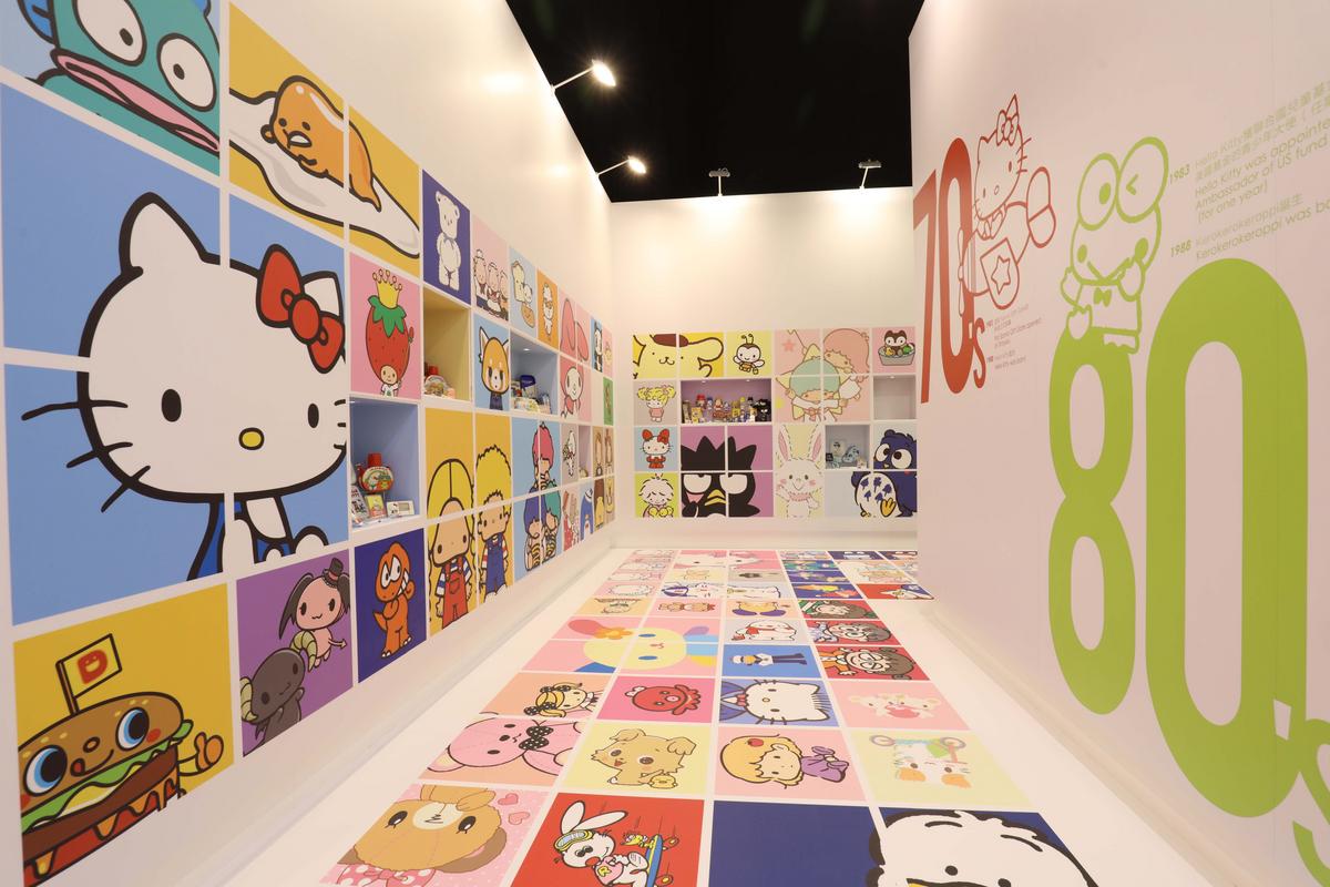 Hello inside. Комната в стиле Sanrio Core. Магазин Sanrio. Sanrio cutecore комната. Sanrio Dubai.