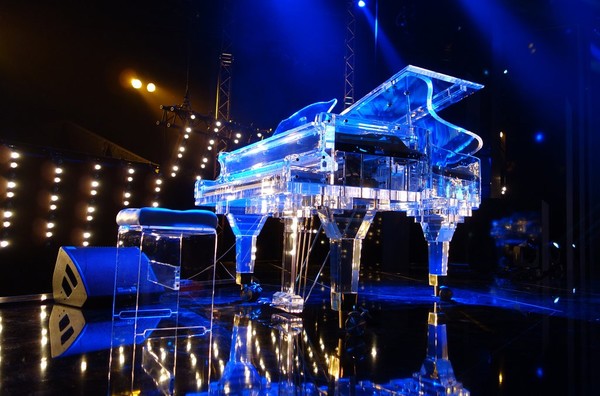 Jho Low gave Miranda Kerr a piano similar to this one.