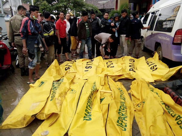 Bodies of victims recovered along Carita beach are placed in body bags on Sunday after the area was hit by a tsunami the night before, following an eruption of the Anak Krakatau volcano.