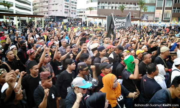 Crowd at the rally for Fireman Adib Kassim yesterday, 25 December.