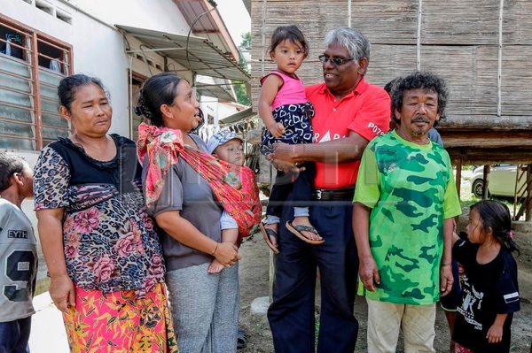 M. Manogaran with a few Orang Asli in Cameron Highlands.