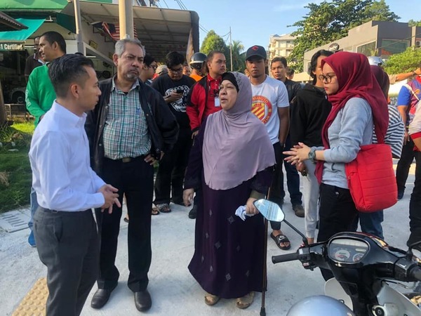 MP Fahmi Fadzil and the parents of the deceased 11-year-old girl.