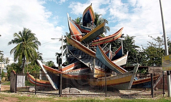 Tugu Tsunami.