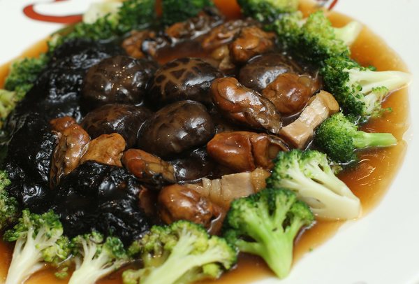 Fatt choy braised with flower mushrooms, sun-dried oysters, broccoli, and pork.