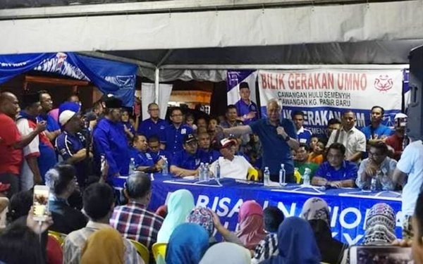 Najib speaks during a campaign event last night for the Semenyih by-election.