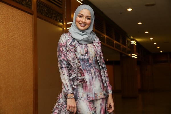 Neelofa.