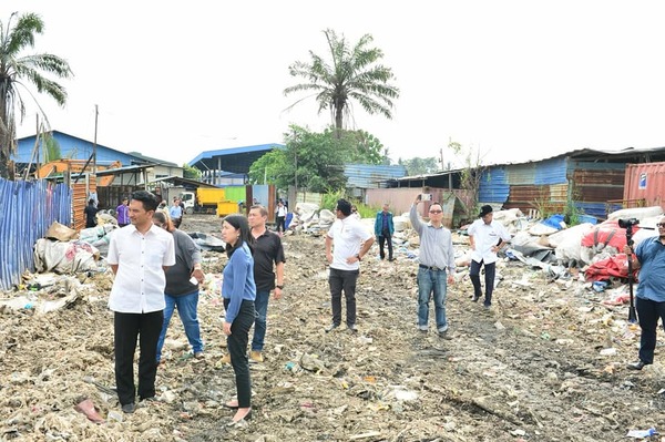 A raid on an illegal plastic waste recycling centre in Klang on 17 January.