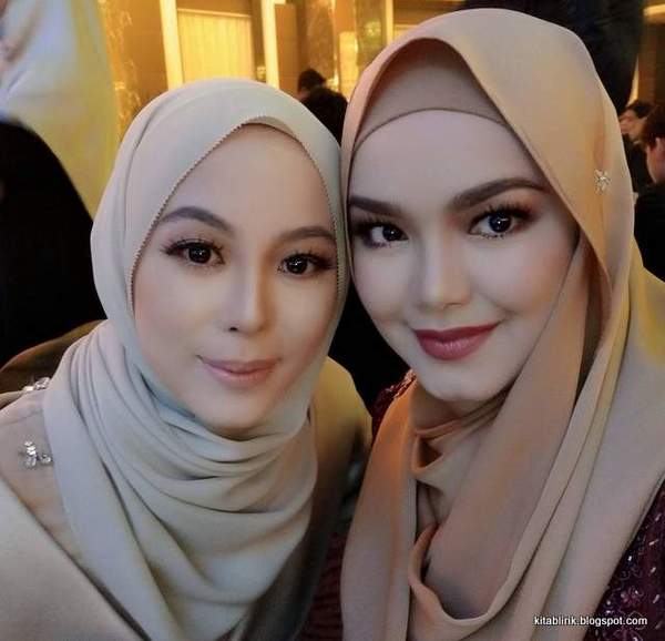 Vivy Yusof & Siti Nurhaliza.