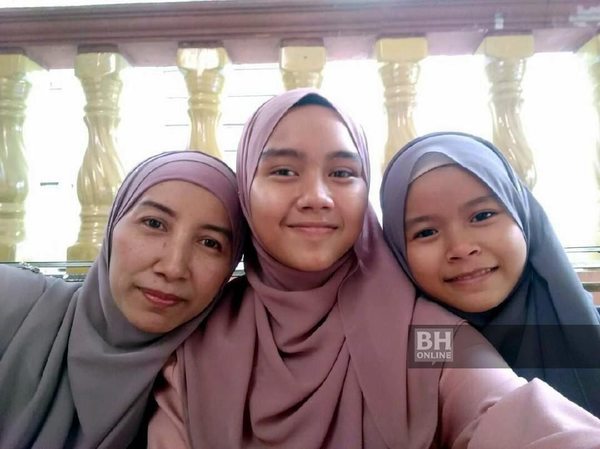 The two teenage girls with their mother Serihati (left).