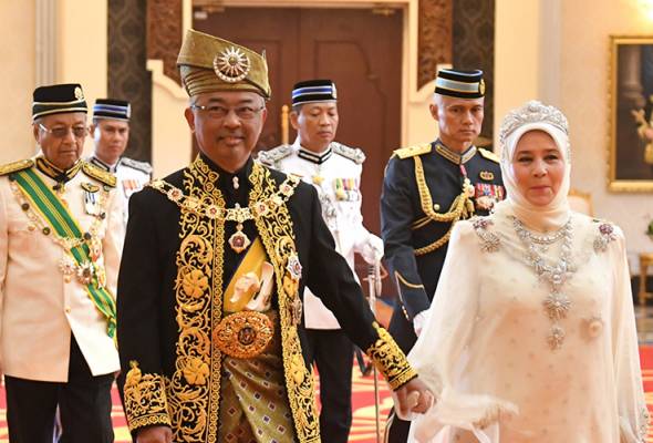 Netizens Gush At Agong And Wife Holding Hands During Coronation