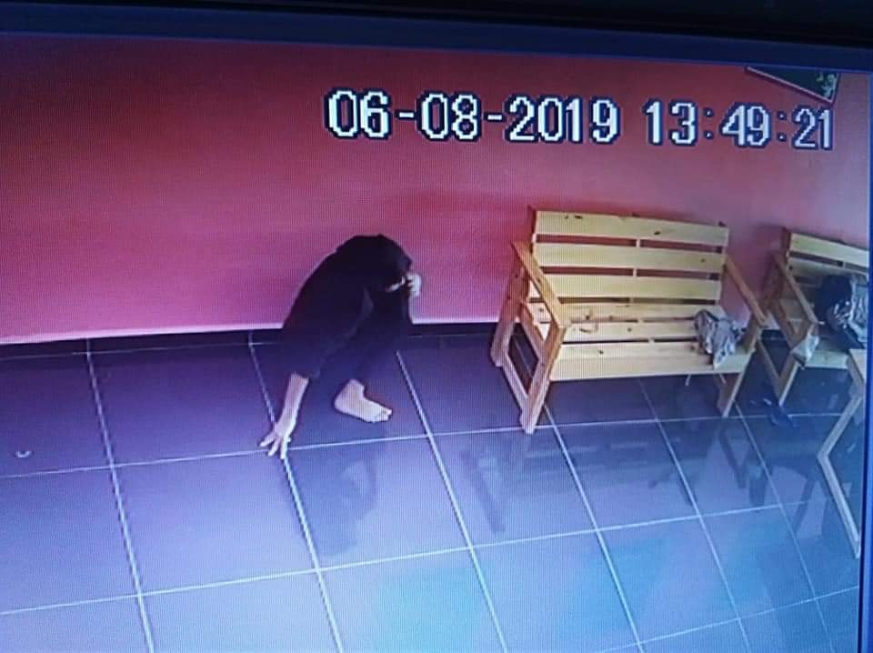 Cctv Footage Shows A Teenage Girl Peeing Inside A Launderette In Melaka