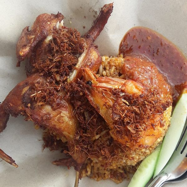 Image via Facebook Chef Fauzey Nasi Lemak Goreng