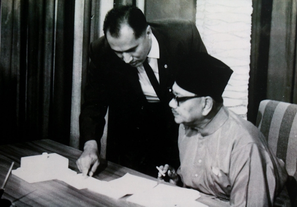 Ahmad Merican dan Tunku Abdul Rahman.