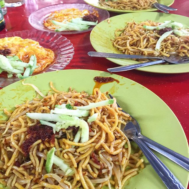 Makanan Popular Di Melaka - Menyebut melaka, penggemar makanan akan