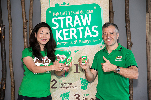 Nestlé Malaysia CEO Juan Aranols (right) and Ready-To-Drink Business Unit business executive officer Ng Su Yen (left) presenting MILO UHT 125ml drink packs with paper straws.