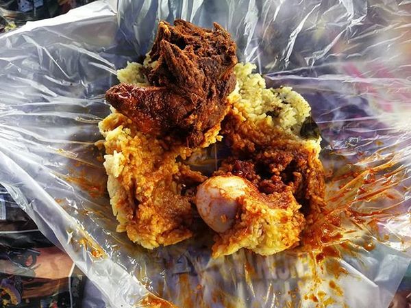 Image via Instagram @ayaumph Nasi Kalut Jitra Mai Shah Alam