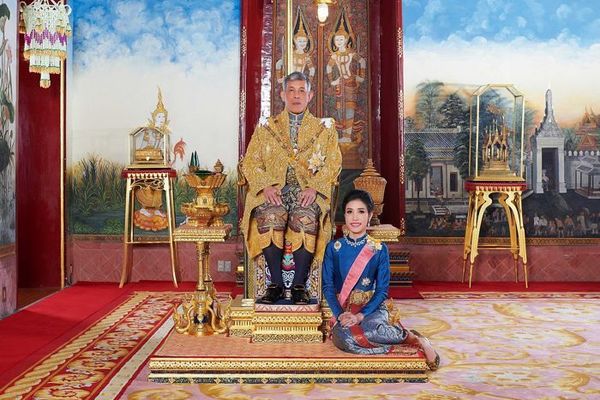 King Vajiralongkorn and Sineenat.