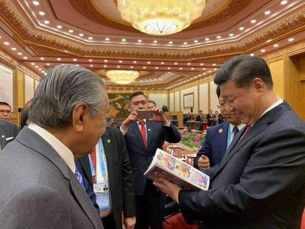 Prime Minister Tun Dr Mahathir Mohamad giving the comic book to China's President Xi Jinping as a gift.