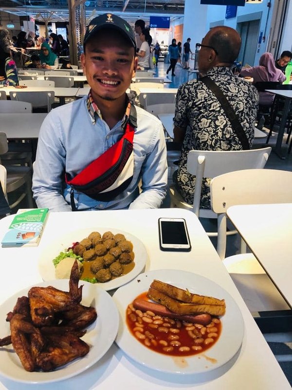 Azri treated Habil to a meal a few days later.