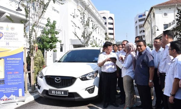 Penang Chief Minister Chow Kon Yeow at the launch of the PSP system at China Street Ghaut, George Town, in August.