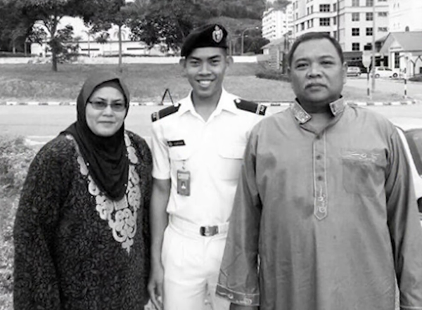 Zulfarhan Osman Zulkarnain and his parents.