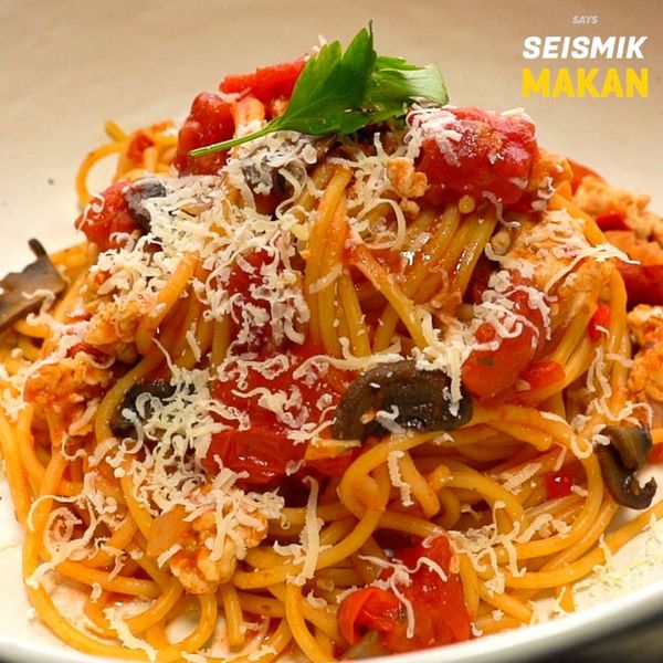 Image via Facebook Seismik Makan Spaghetti Chicken Bolognese
