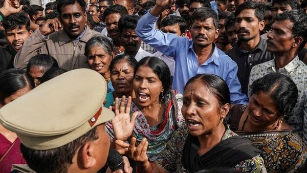 Hundreds protesting outside Shadnagar police station demanding justice for the victim.