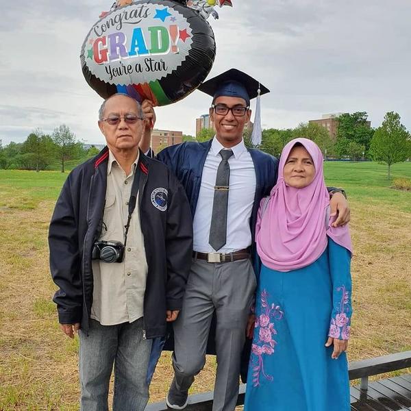 Muhamad Saiful Hakimi Daud (centre) and his parents.