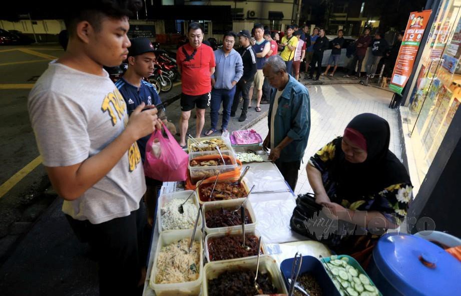 Wanita Ini Dedah Rahsia Jual Nasi Lemak 200 Bungkus Seawal Jam 4am Setiap Hari Power