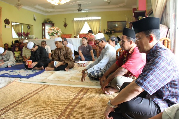 Kenduri bacaan doa selamat.