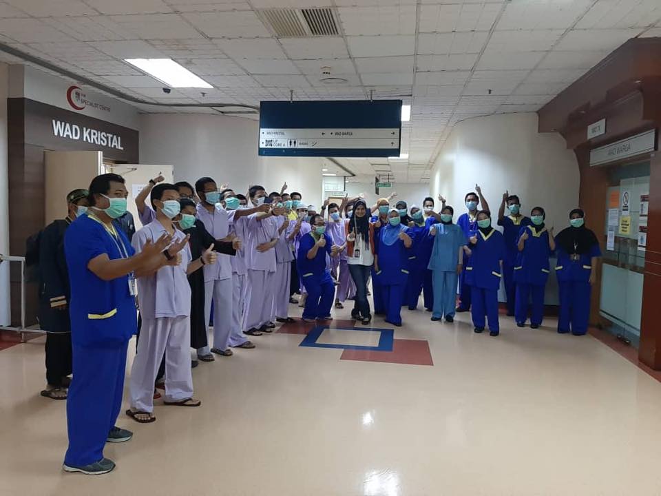 The latest group of COVID-19 patients that were discharged from Hospital Canselor Tuanku Muhriz UKM (HUKM) on Sunday, 12 April.