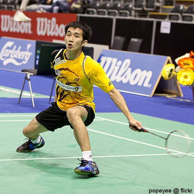 Malaysian Badminton Trick Shot Pwns Singaporean Player