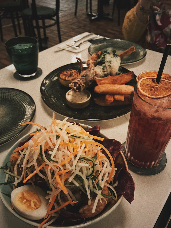 The Chow Kit Fish and Chips, Rojak-Rojak, and Earl Grey Berry Mocktail.