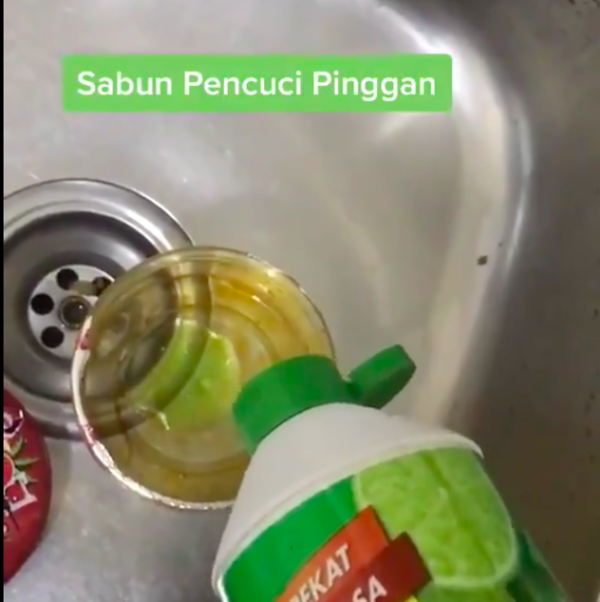 Tips Viral Mampu Hilangkan Kotoran Degil Dan Minyak Dalam Tupperware. Sangat Ajaib! Seismik Makan