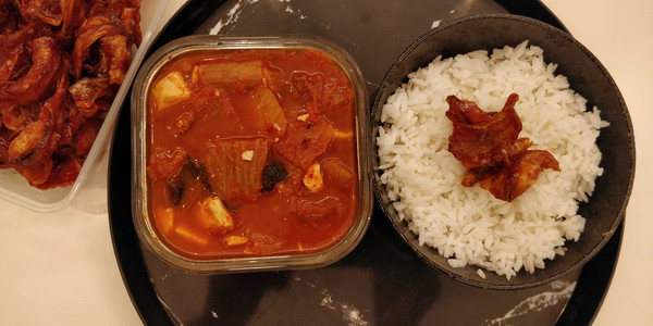 Using the ingredients from the store, here's my sister's yummy version of Kimchi-jiggae.