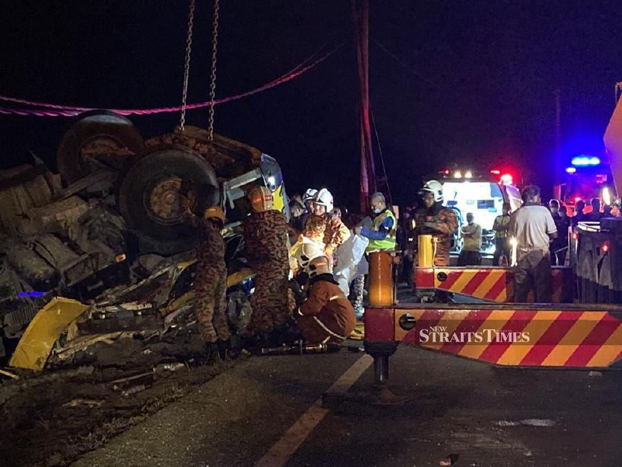 Father And His 2 Children Are Killed After Lorry Flips Over In Gopeng