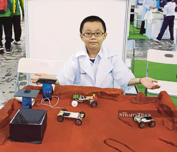 Kang presenting his project at a science fair in Kuala Lumpur last year.