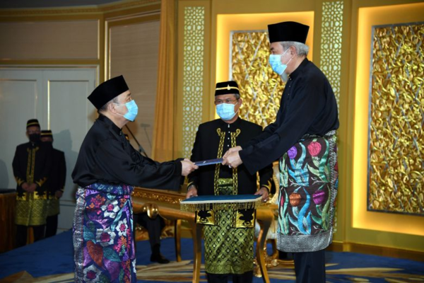 Datuk Seri Hajiji Noor sworn in as Sabah MB before Yang di-Pertua Negeri Tun Juhar Mahiruddin.