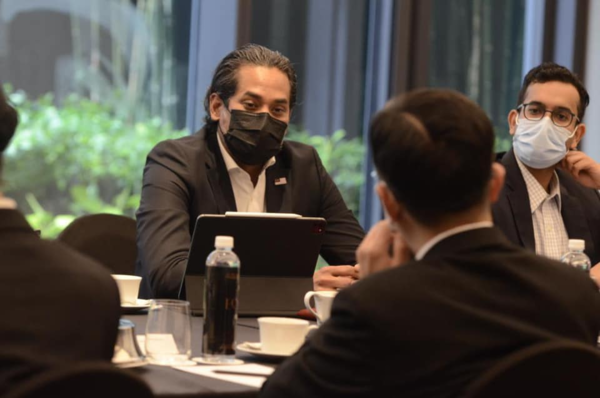 Khairy during a meeting with Singapore Foreign Minister Dr Vivian Balakrishnan in Putrajaya on Tuesday, 23 March.